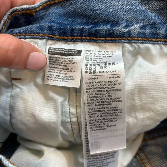 Ladies Levi’s 501 Button Fly Distressed Cut Off Shorts 32” Waist High Rise - Picture 8 of 12